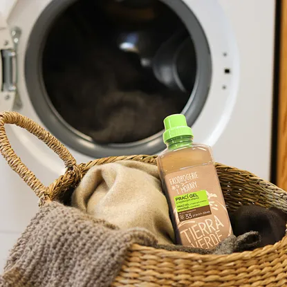 Prací gel z mýdlových ořechů na vlnu a funkční textil z merino vlny 6 x 1000 ml